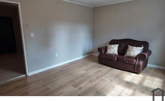 3rd image of 2689 Village Green Ln