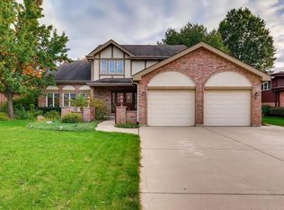 1307 E Waverly Pl, Arlington Heights, IL