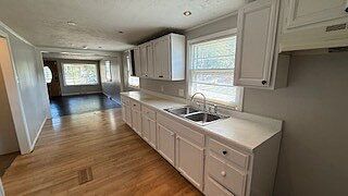 5th image of 302 N 8th Ave