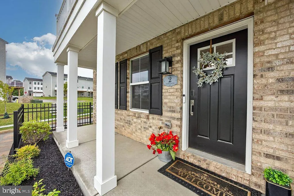 3 bed, 5.0 bath, 2700 sqft, $3,850 — Photo 1