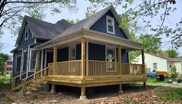 1107 N Hickory St photo 1