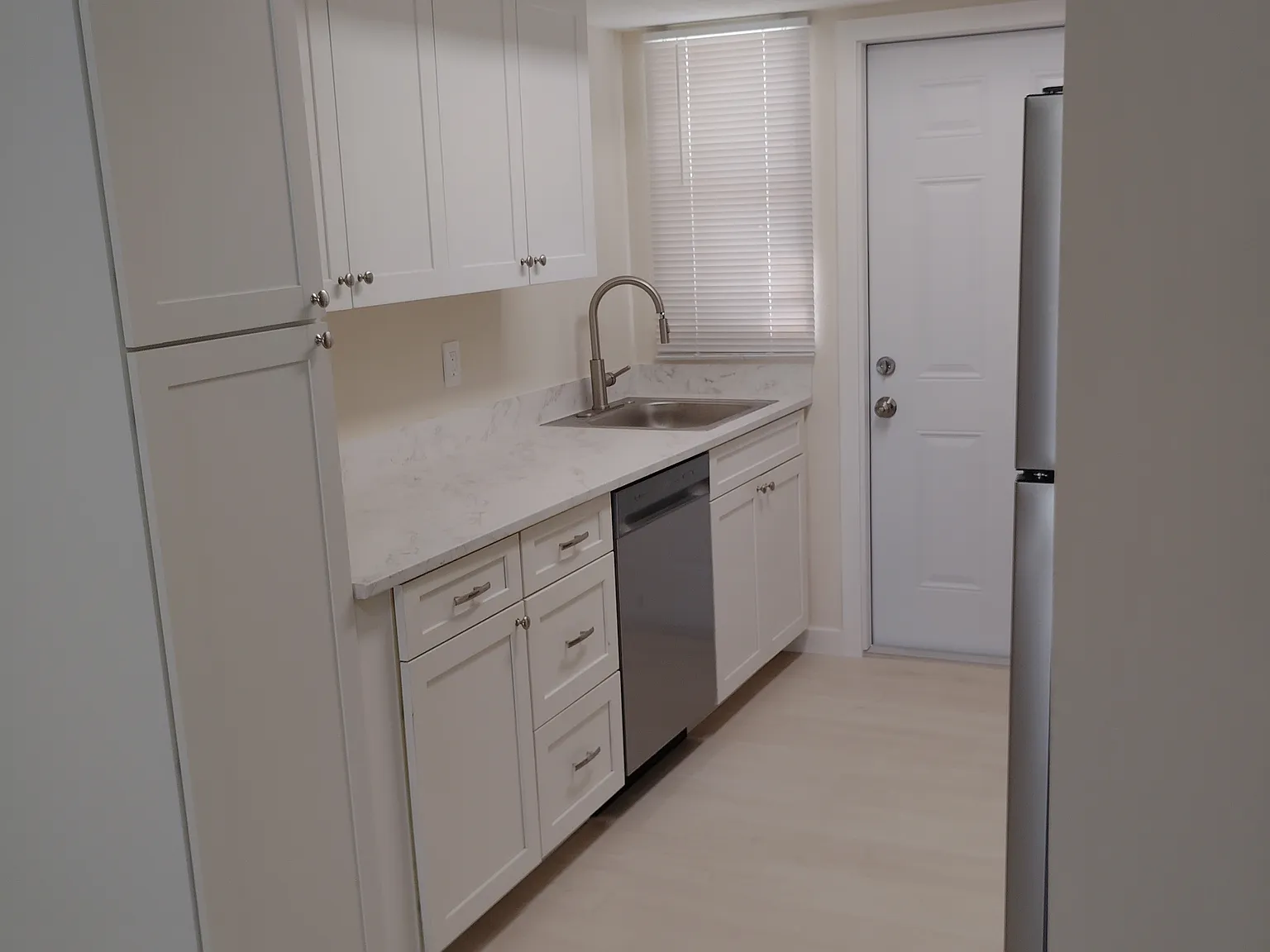 2 bed, 1000 sqft, $1,850 — Photo 4