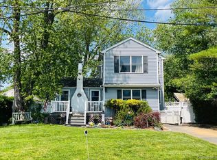 3 Liberty Pl, East Patchogue, NY 11772