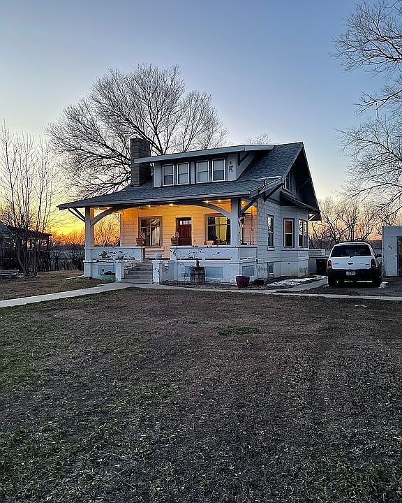 1st image of 346 S 1st St W