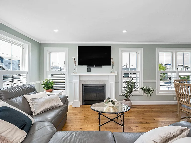 352 Portsmouth Ave — Photo 8