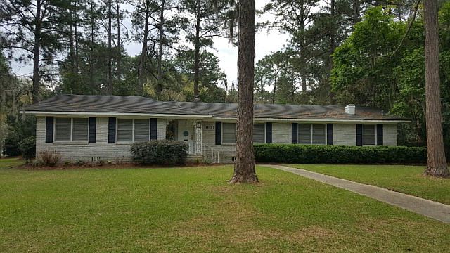 1st image of 901 Maplewood Dr