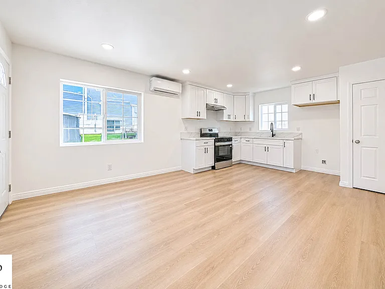 1428 W 59th St #3/4 — Photo 7