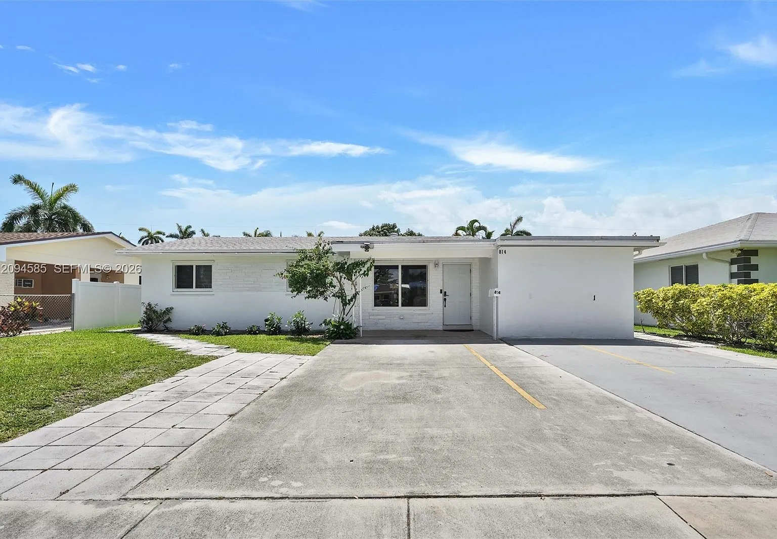 Hallandale Beach — Photo 1