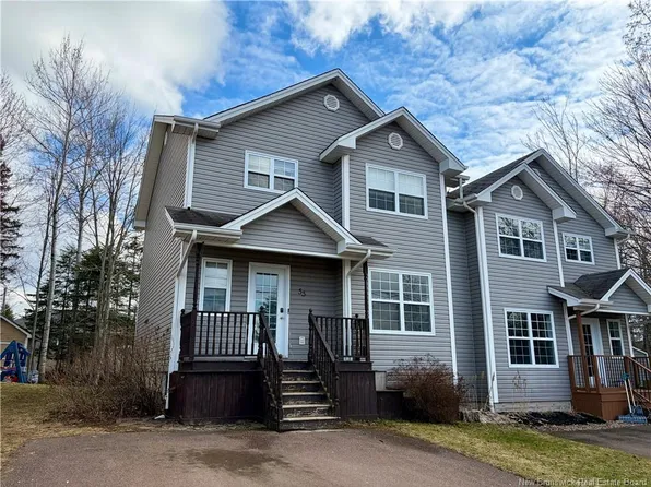 55 Beaujolais, Dieppe, NB E1A 8T3