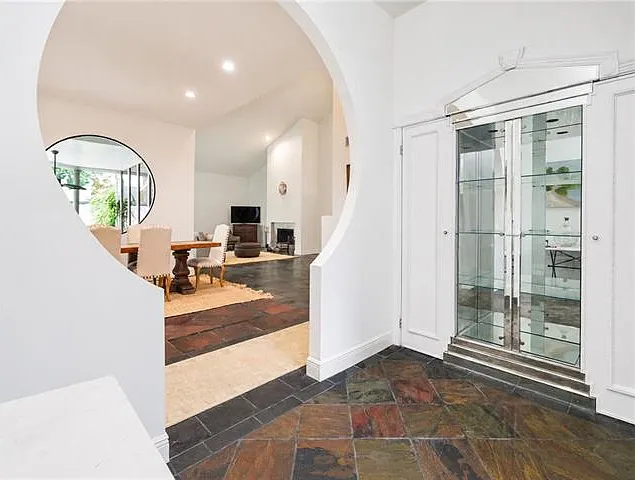 3704 Severn Ave — Photo 3