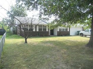 1913 Horseshoe Dr, Springdale, AR 72762