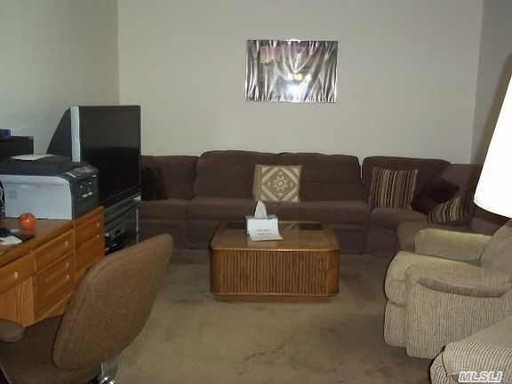 5th image of 721 Hilltop Ct