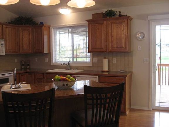 3rd image of 903 Pinebrook Dr W