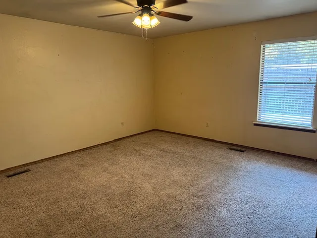 2118 N Crescent Dr — Photo 12