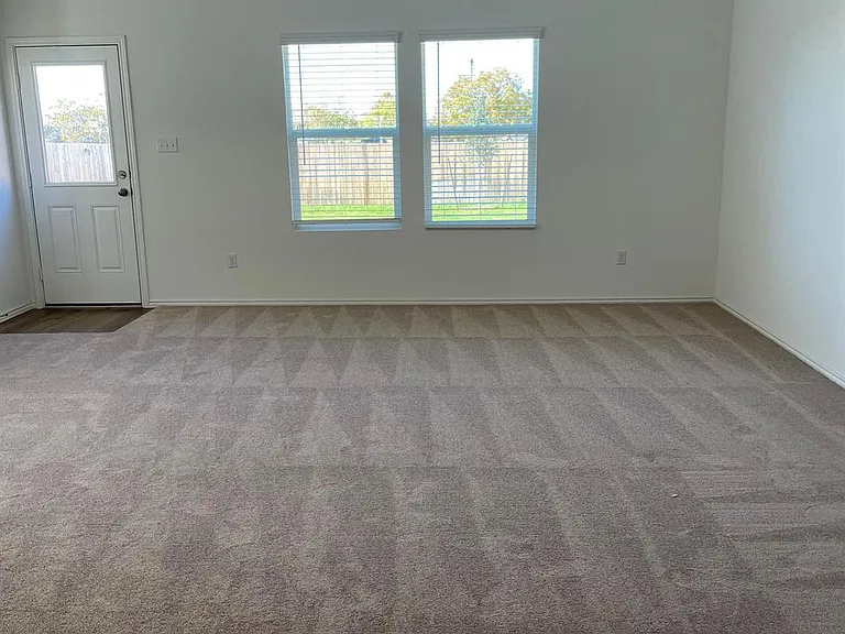 428 Bass Dr — Photo 3