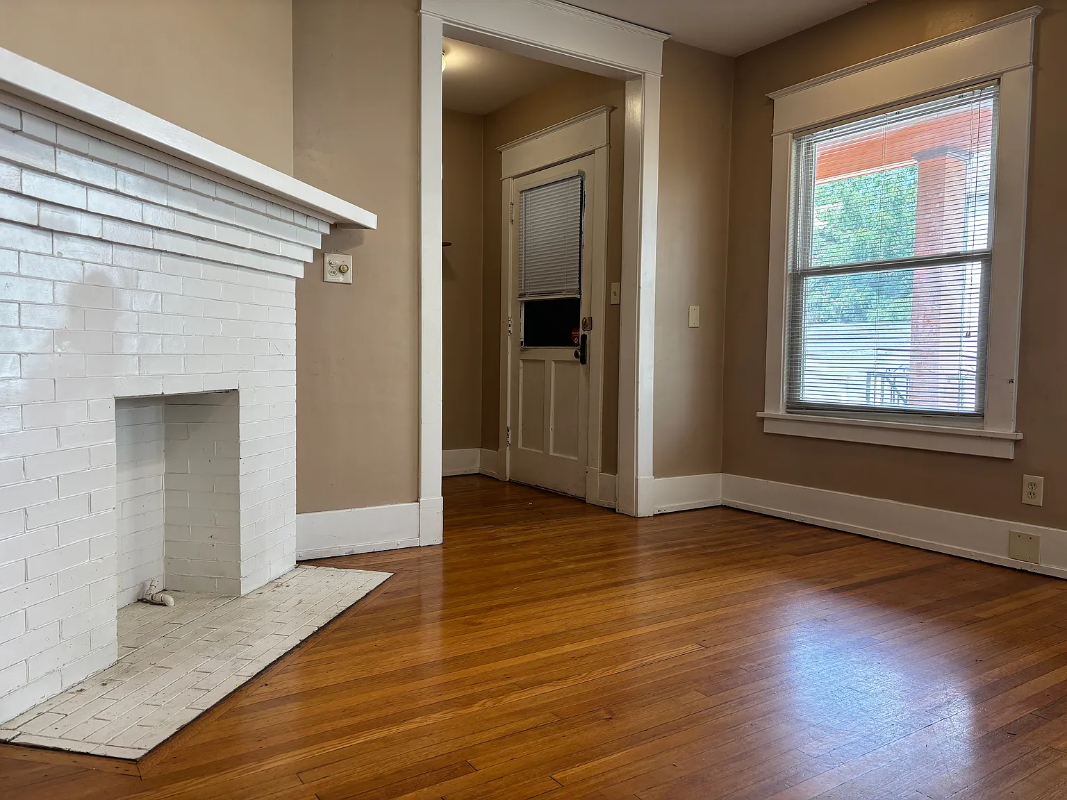 4 bed, 1000 sqft, $1,500 — Photo 4