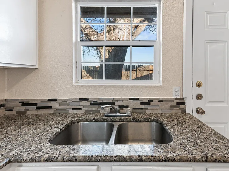 410 Old Thorndale Rd #D — Photo 10
