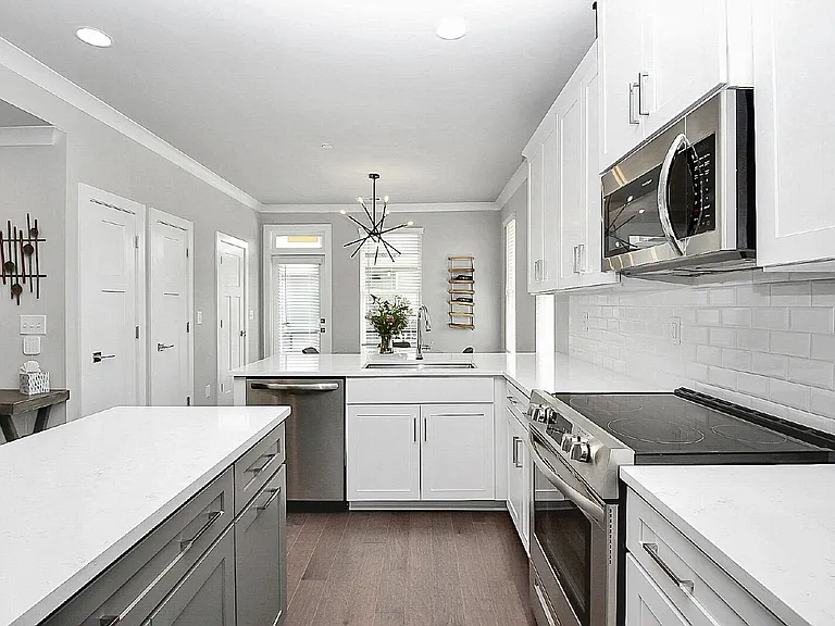 1103 Shuman View Ct — Photo 8
