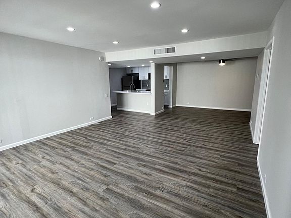 5th image of 140 S Maple Dr #301
