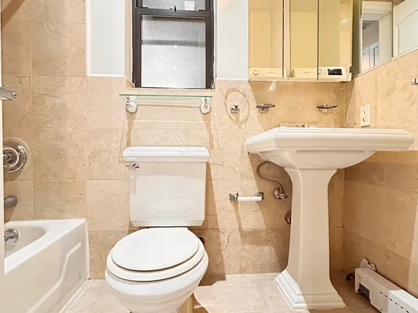 209 East 25th Street image 1 of 3