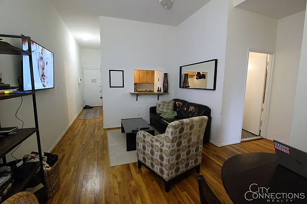 Rented by City Connections Realty | media 4