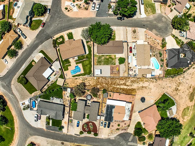 2821 Juniper Cir — Photo 30