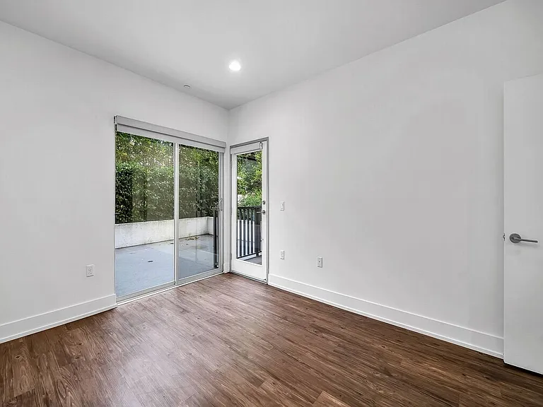 2028 S Bentley Ave #102 — Photo 7