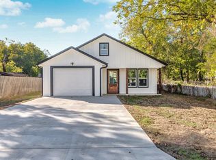 209 W Travis St, Leonard, TX 75452
