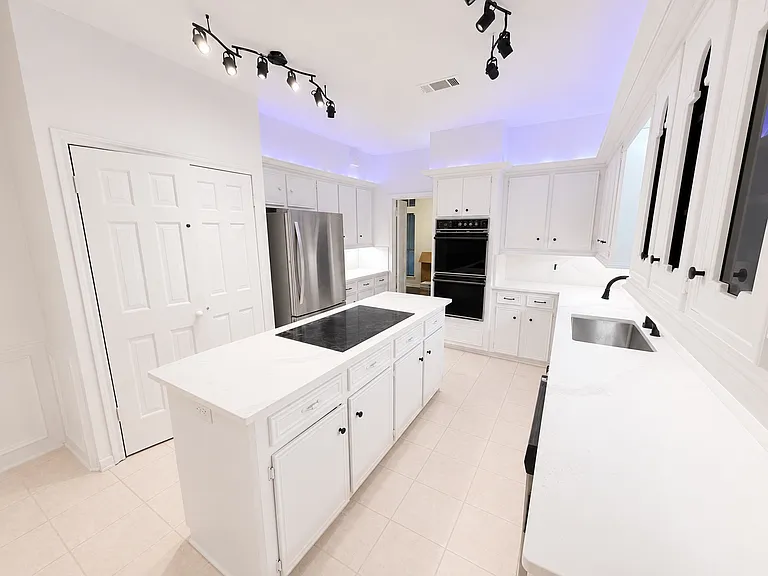 7218 Holder Forest Ct — Photo 46