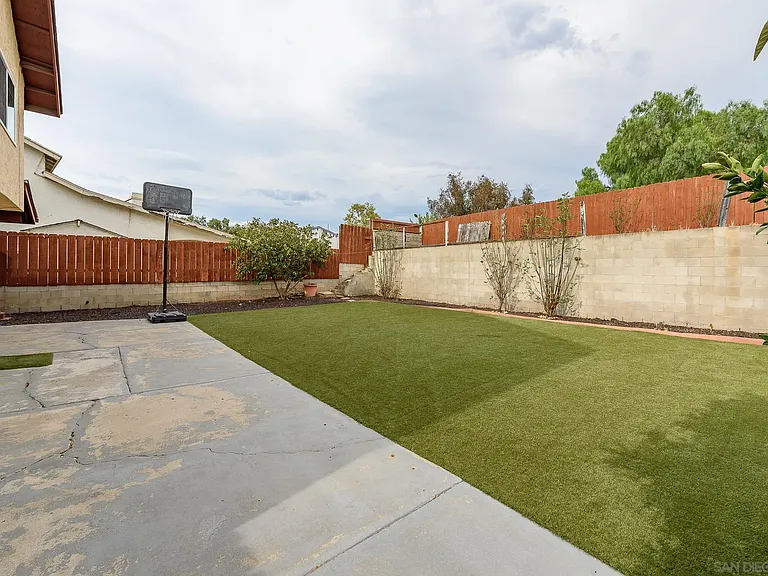 1045 Fuchsia Ln — Photo 35