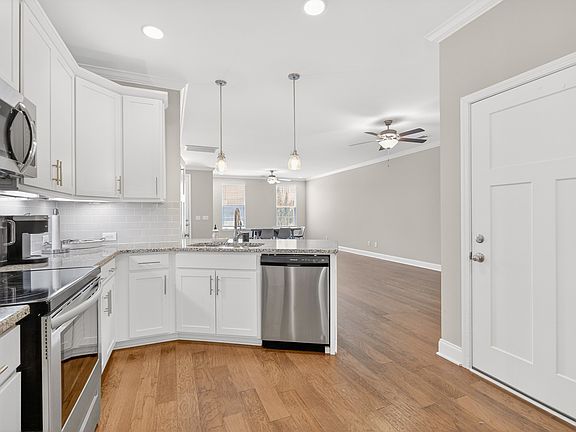 5th image of 430 Longstone Rd