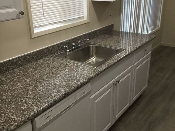 4th image of 9801-9823 NE Glisan St #9805-C