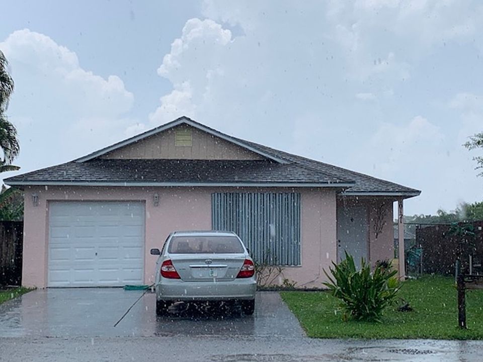 1st image of 10121 Boynton Place Cir