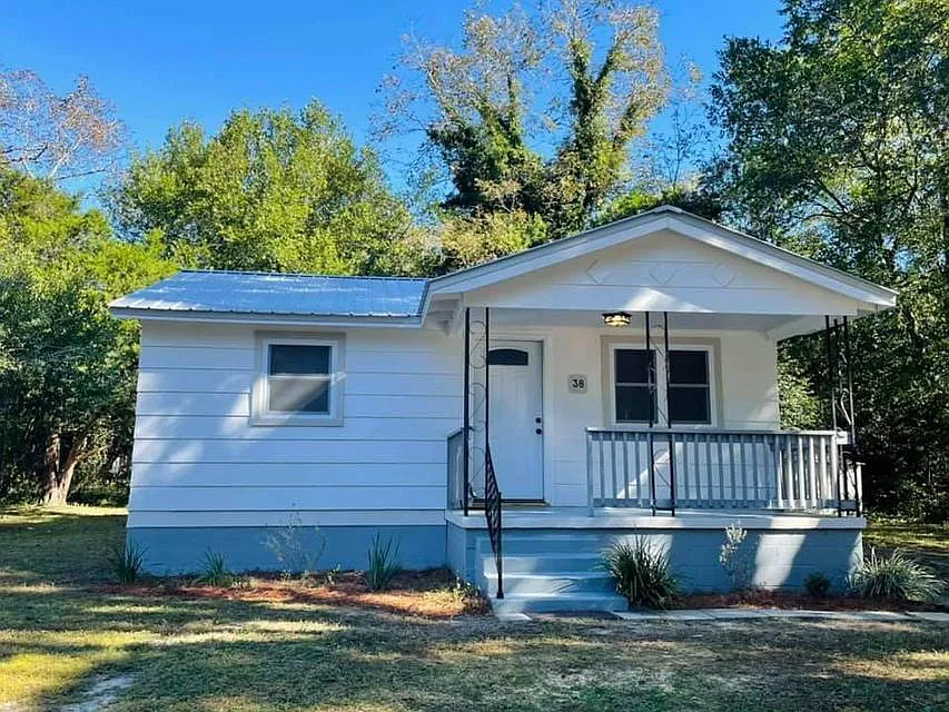 2 bed, 1.0 bath, 936 sqft, $1,200 — Photo 1