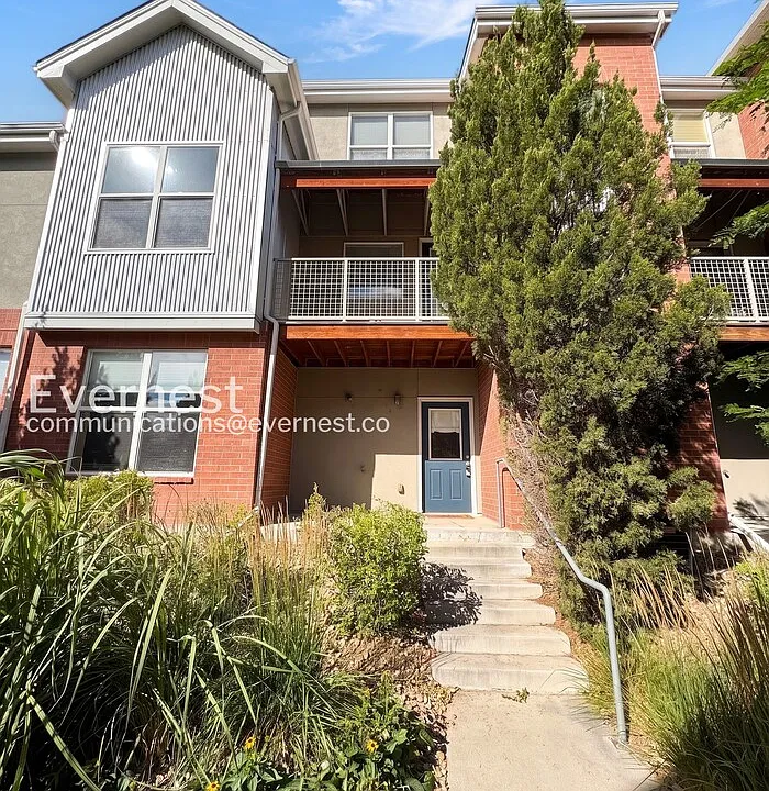 84 Spruce St #405