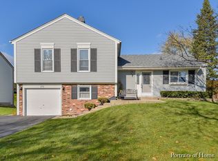 279 E Cleburne Ave, Bartlett, IL 60103