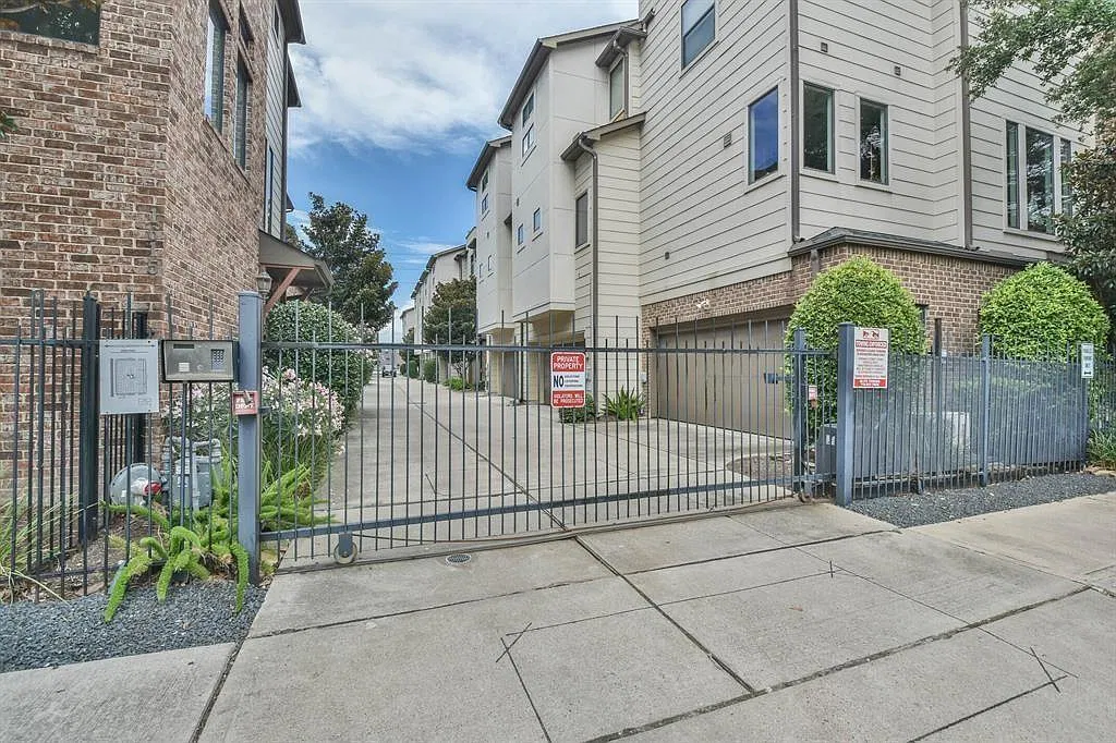 3 bed, 3.5 bath, 1762 sqft, $3,100 — Photo 1