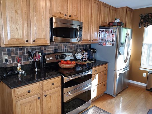 5th image of 7415 Charles Ct