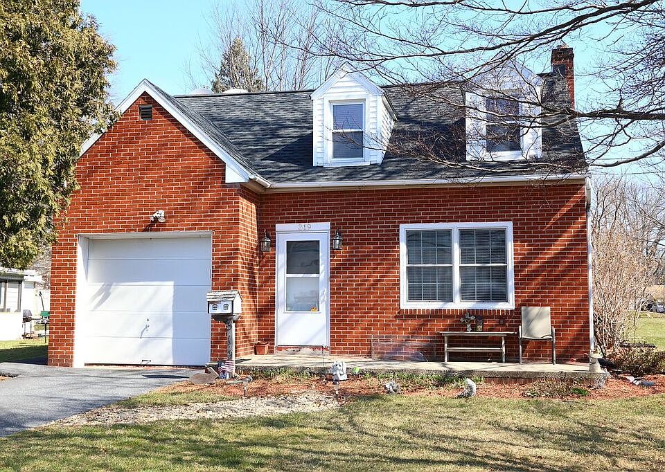 1st image of 319 Millersville Rd