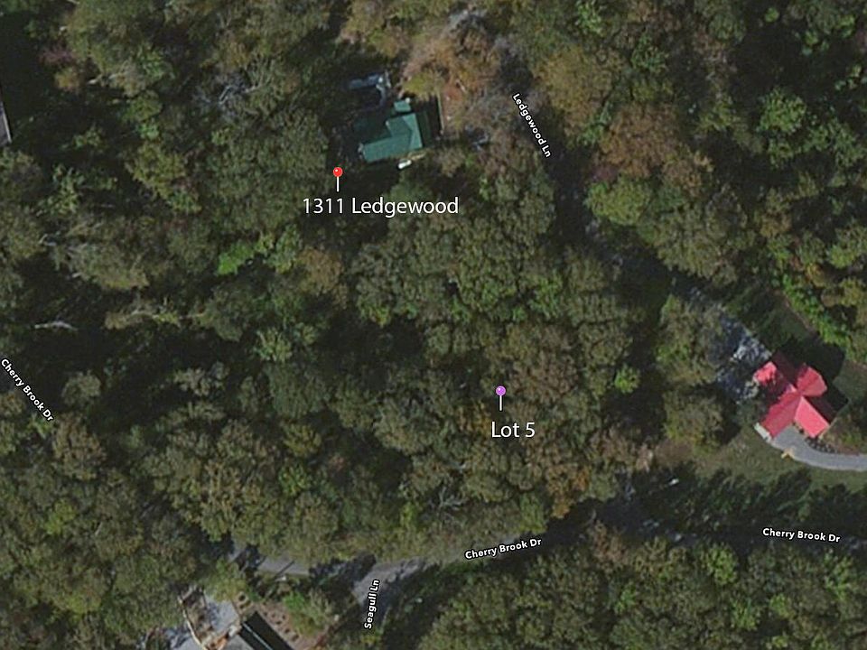 2nd image of Ledgewood Ln