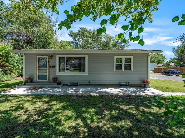 300 N Colby Ave, Valley Center, KS 67147