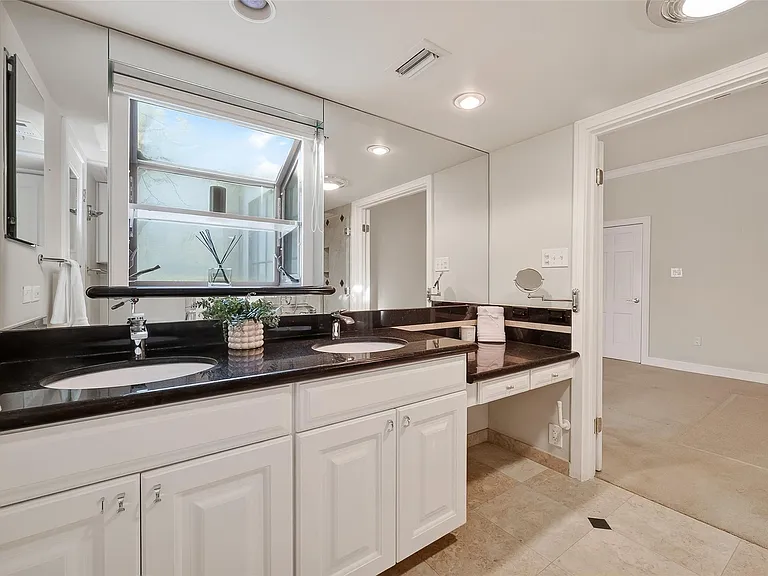5338 Brownway St #B19 — Photo 8