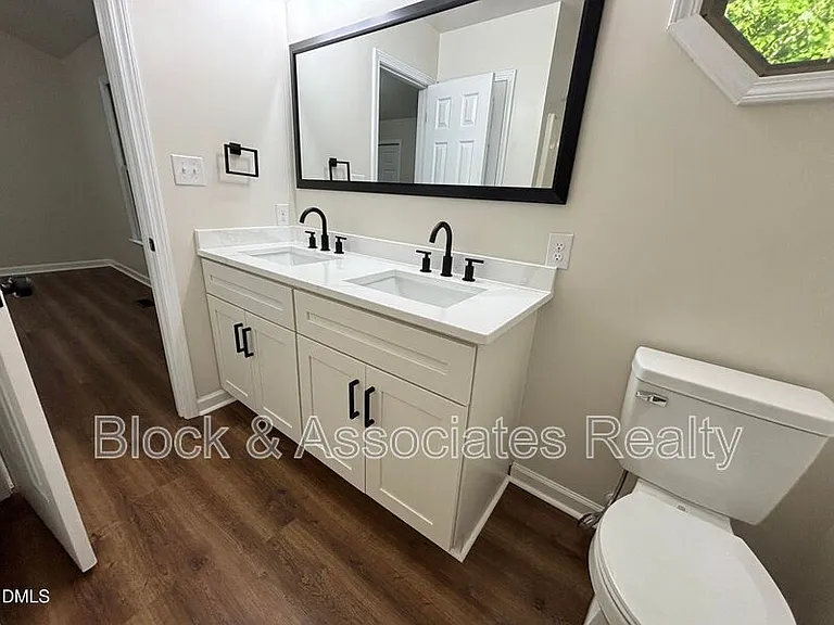 170 Devin Dr — Photo 2