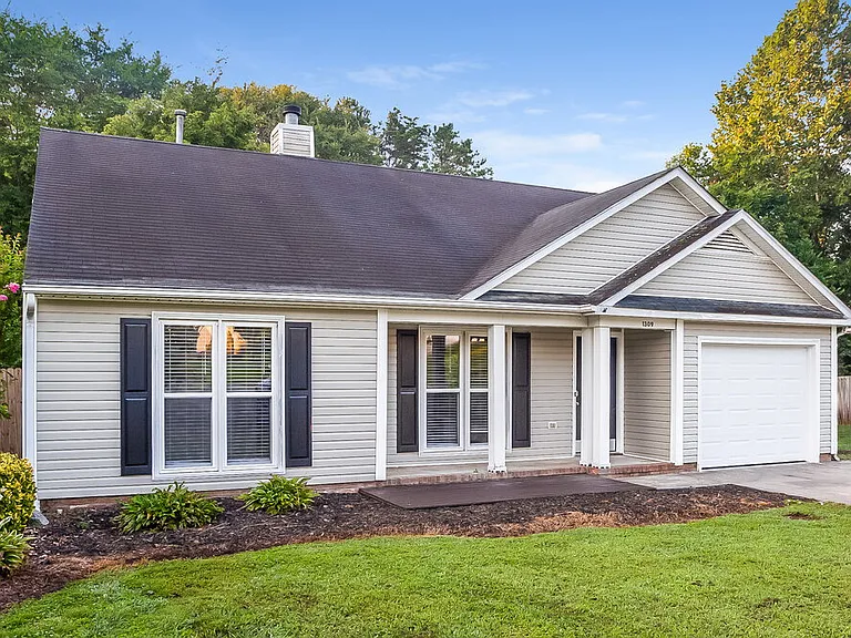 1309 Southwind Ct SW — Photo 3