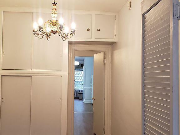 5th image of 472 Harman St #2L