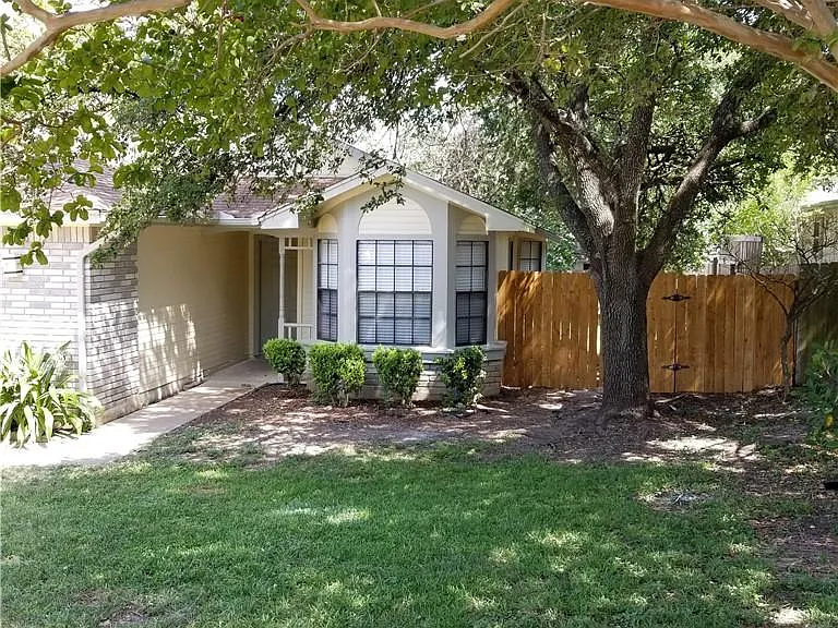 11601 Hidden Quail Dr — Photo 2
