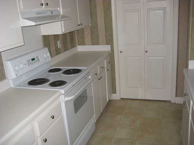 2nd image of 550 Post Rd APT 106