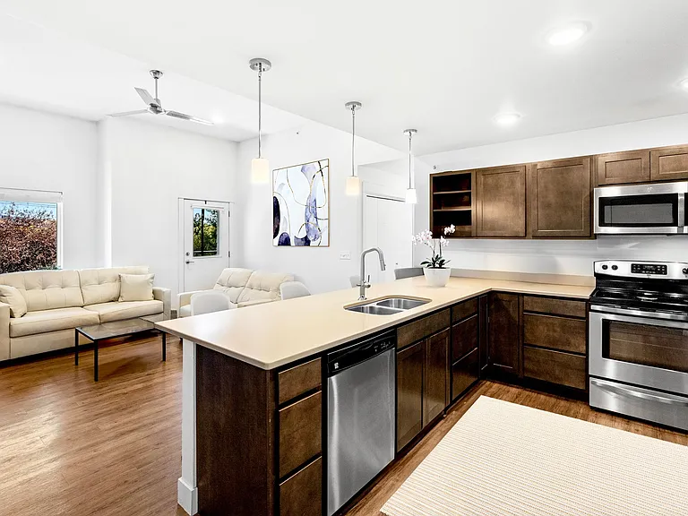 Creekside Apartments — Photo 37
