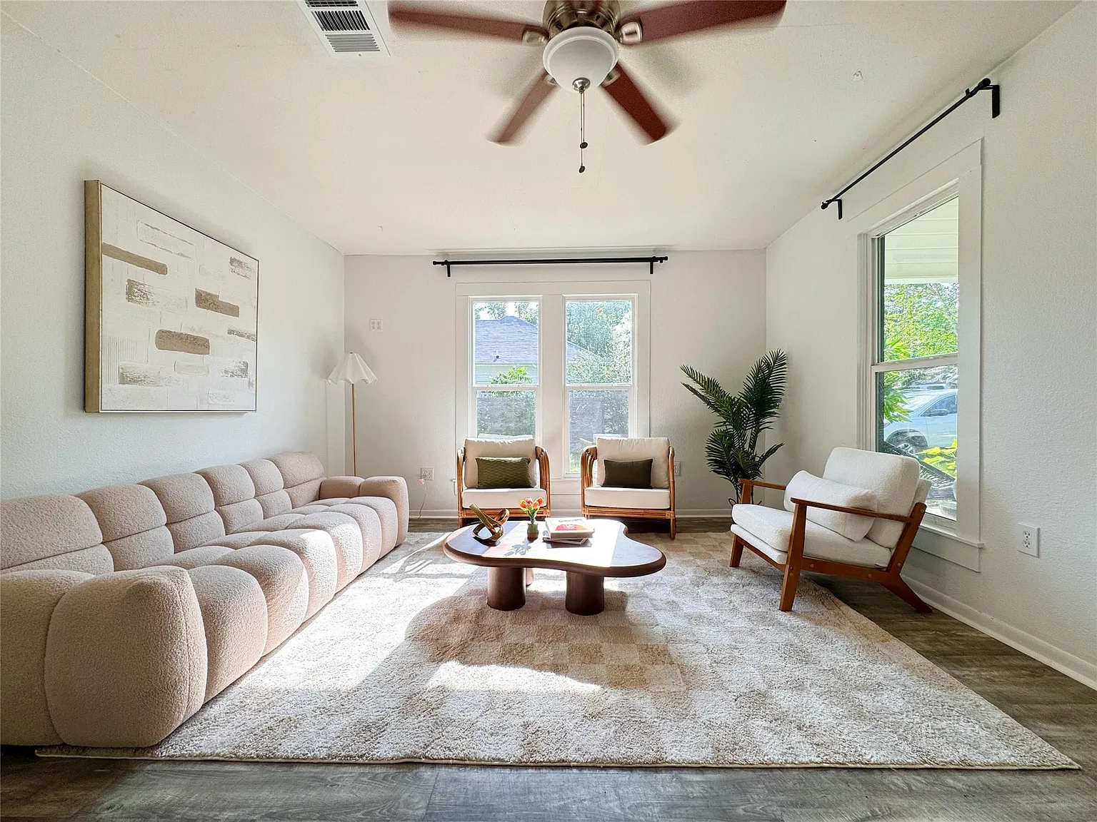 3 bed, 2.0 bath, 1326 sqft, $2,000 — Photo 4