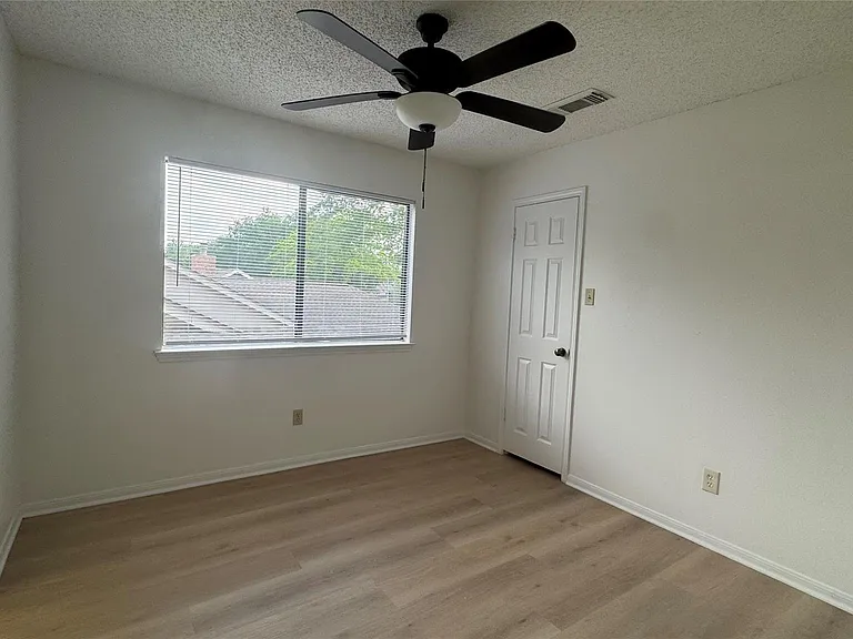 9826 Chiselhurst Dr — Photo 15